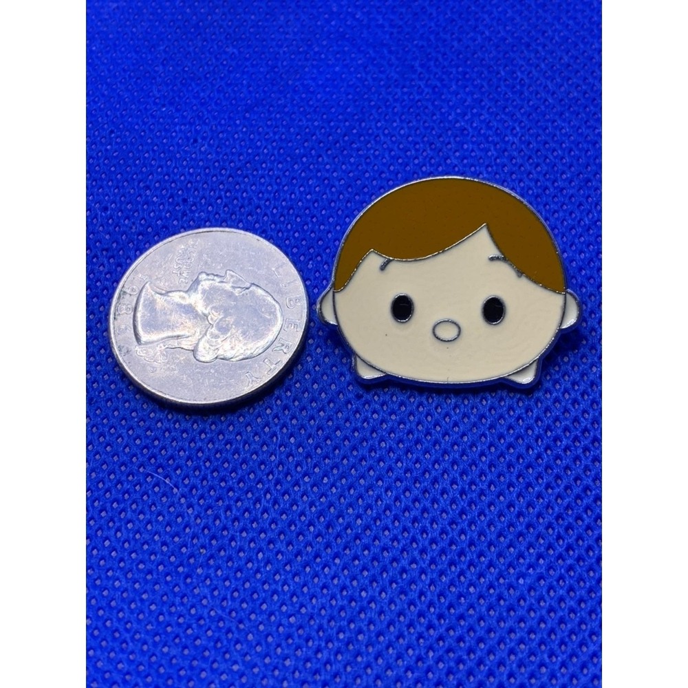 Luke Skywalker Tsum Tsum Disney pin 2017 Star Wars Mystery Pack - Picture 2 of 3